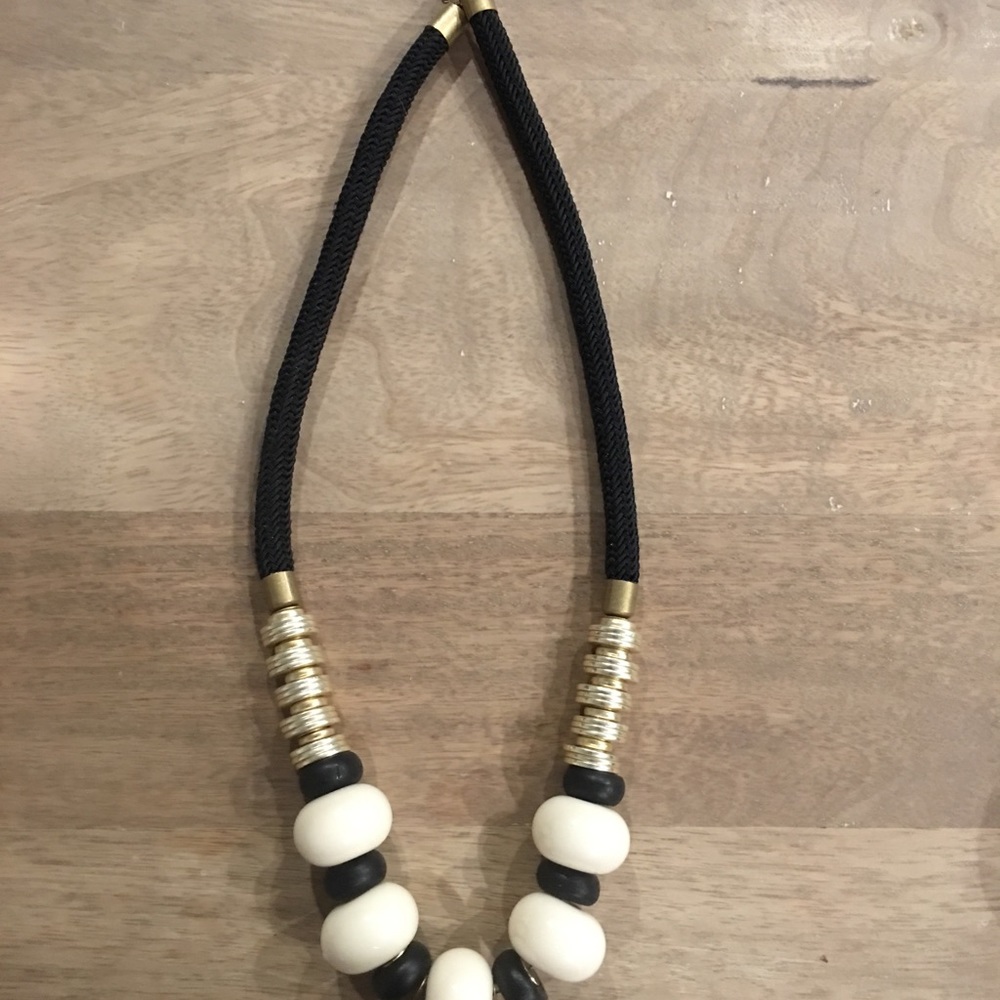 Banana Republic Navy and Cream necklace